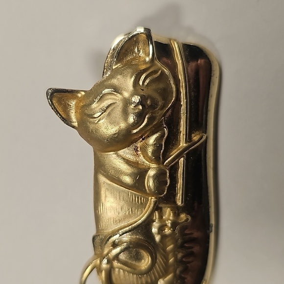 Cat in a shoe Brooch - Picture 6 of 8